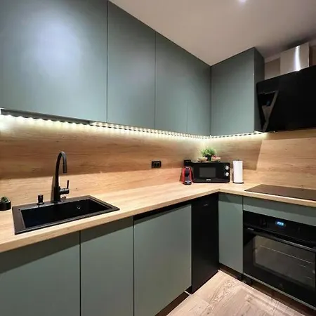 7- A Chic Urban Hideaway, 10min Walk To Center 아파트