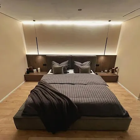 7- A Chic Urban Hideaway, 10min Walk To Center Apartament *