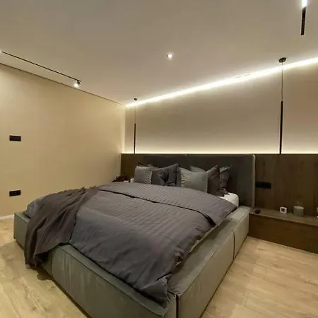 7- A Chic Urban Hideaway, 10min Walk To Center 티미쇼아라