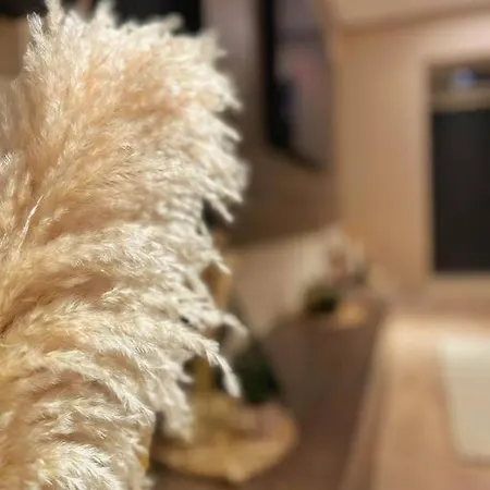 아파트 7- A Chic Urban Hideaway, 10min Walk To Center *