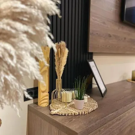 7- A Chic Urban Hideaway, 10min Walk To Center *