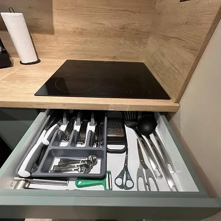 7- A Chic Urban Hideaway, 10min Walk To Center