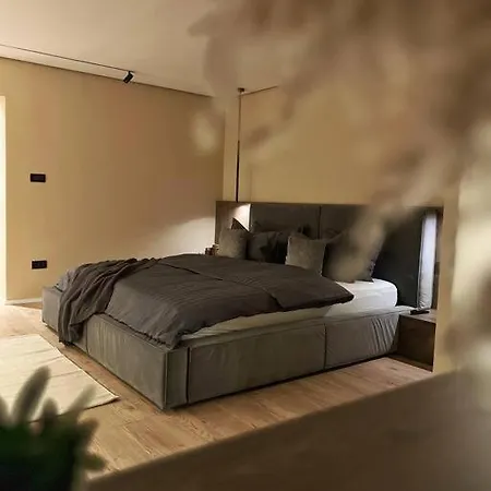 Daire 7- A Chic Urban Hideaway, 10min Walk To Center